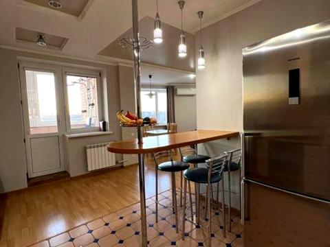 квартира за адресою Анни Ахматової вул., 47