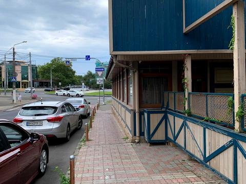 комерційна за адресою 10 Квітня пл., 1