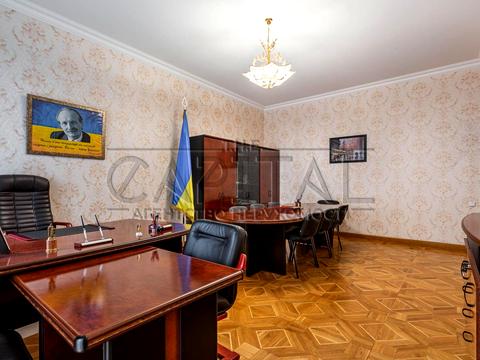комерційна за адресою Ярославів Вал вул., 14-Г