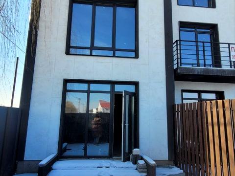 будинок за адресою Дніпровська