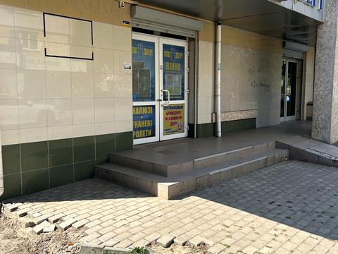 комерційна за адресою Київська вул., 84