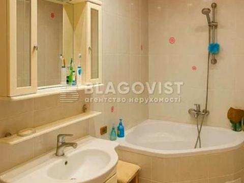 квартира за адресою Анни Ахматової вул., 13