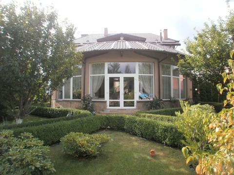 будинок за адресою Метрологічна вул., 10