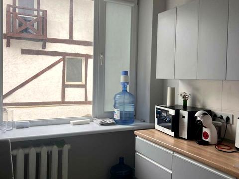 комерційна за адресою Незалежності України вул., 18