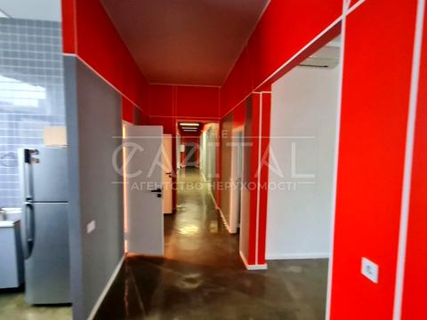 комерційна за адресою Лаврська вул. (Січневого Повстання), 16