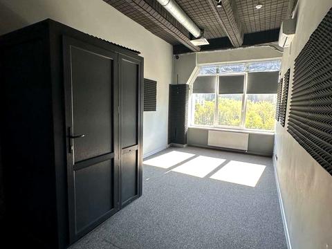 комерційна за адресою Верхній Вал вул., 2