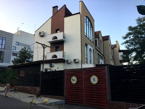 комерційна за адресою Печерський узвіз (Балашовський), 4