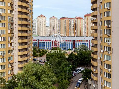 квартира за адресою Анни Ахматової вул., 50