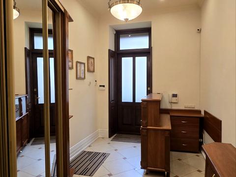 комерційна за адресою Сергія Єфремова вул., 35