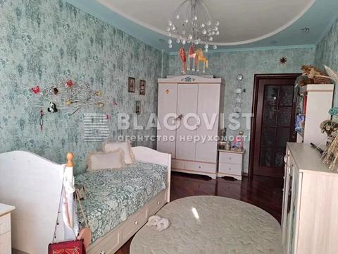 квартира за адресою Анни Ахматової вул., 13