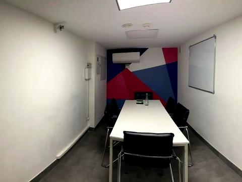 комерційна за адресою Саксаганського вул., 70