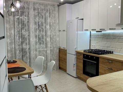 квартира за адресою Зоряна вул., 8б