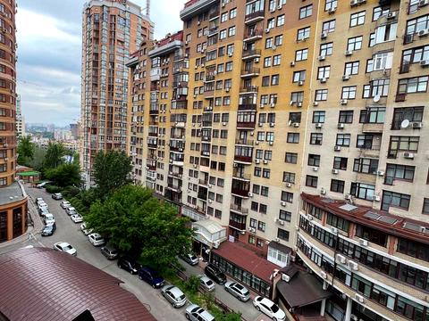 комерційна за адресою Євгена Коновальця вул. (Щорса), 36Д