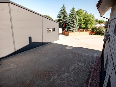 комерційна за адресою Євгена Чикаленка вул., 26