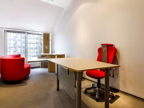 комерційна за адресою Левка Лук'яненка вул. (Маршала Тимошенка), 29