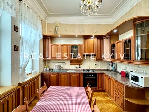 квартира за адресою Десятинна вул., 10