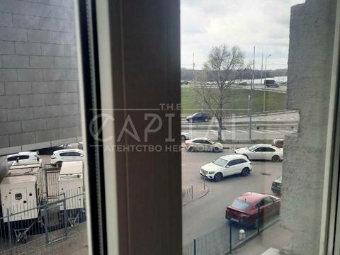 комерційна за адресою Дніпровська набережна вул., 1