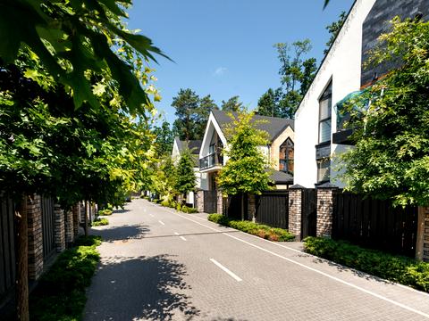 дом по адресу вул. Коновальця, 49