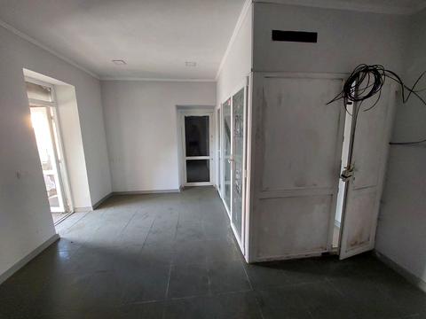 комерційна за адресою Бандери, 66А