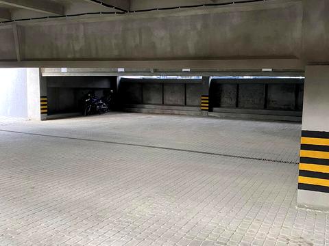 паркомісце за адресою Височана вул., 18