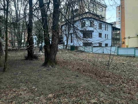 комерційна за адресою Інститутська вул., 4/1