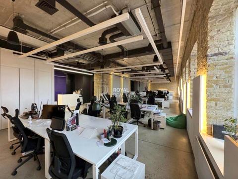 комерційна за адресою Контрактова пл., 9