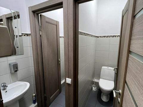комерційна за адресою Антоновича вул. (Горького), 103