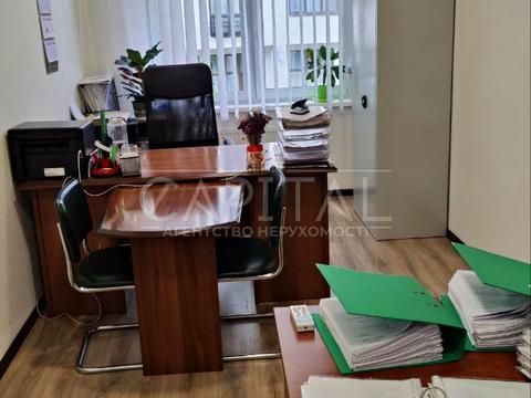 комерційна за адресою Євгена Коновальця вул. (Щорса), 44