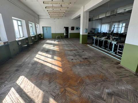 комерційна за адресою Шкільна вул., 1