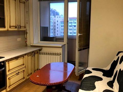 квартира за адресою Зоопаркова вул., 14