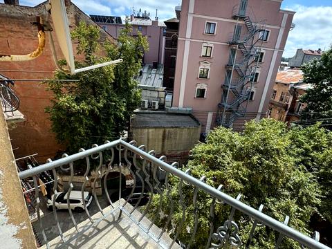 квартира за адресою Академіка Володимира Гнатюка вул. (), 3