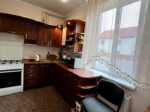 будинок за адресою Євгена Коновальця вул., 200