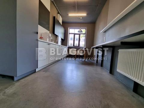 комерційна за адресою Воздвиженська вул., 51А