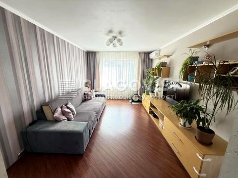 квартира за адресою Лариси Руденко вул., 7
