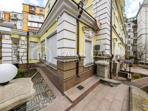 комерційна за адресою Саксаганського вул., 67-А