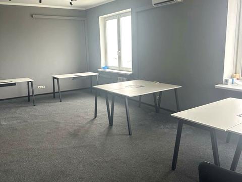 коммерческая по адресу Срібнокільська, 3А