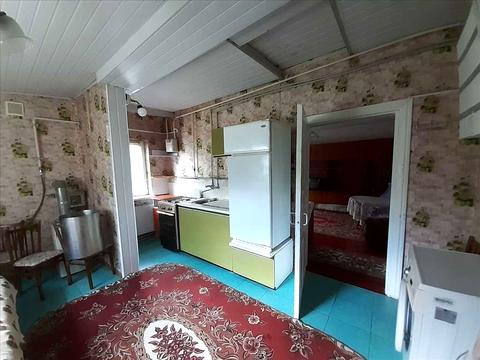 дом по адресу центральна, 1