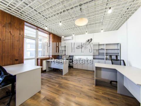 комерційна за адресою Лесі Українки бульв., 7-А