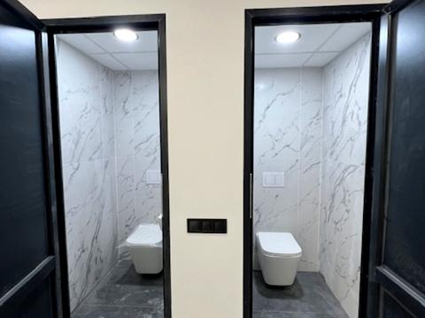 комерційна за адресою Євгена Коновальця вул. (Щорса), 44-А