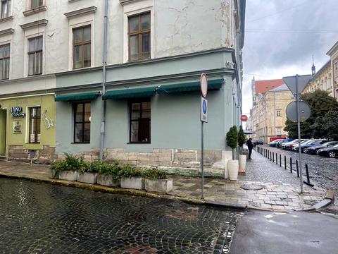 комерційна за адресою Театральна вул., 20