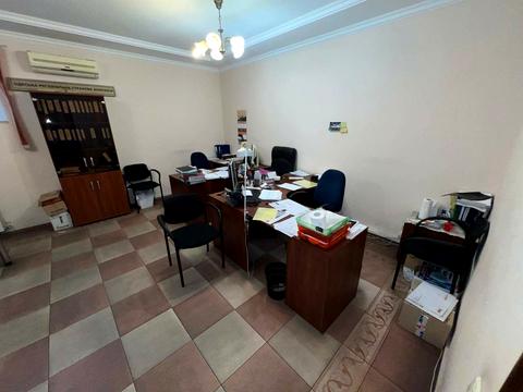 комерційна за адресою Довженка вул., 6а