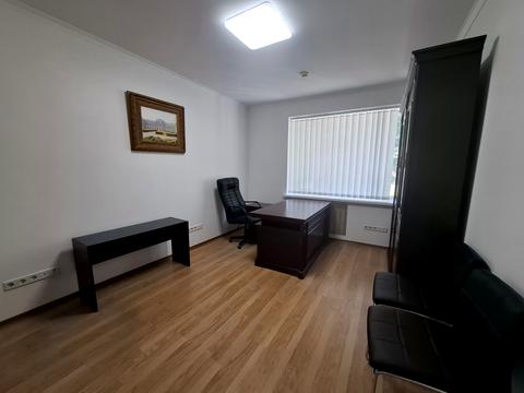 комерційна за адресою Інститутська вул., 22/7