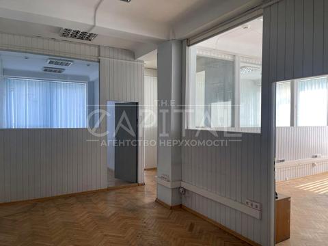 комерційна за адресою Солом'янська пл., 3