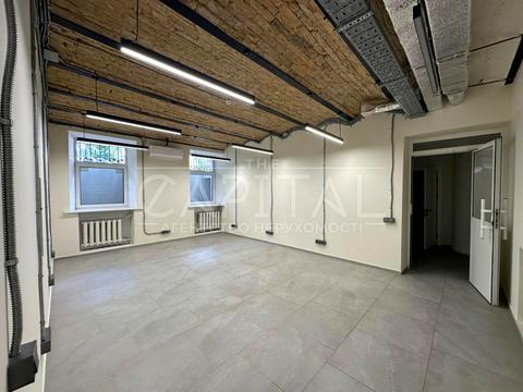 комерційна за адресою Володимирська вул., 6