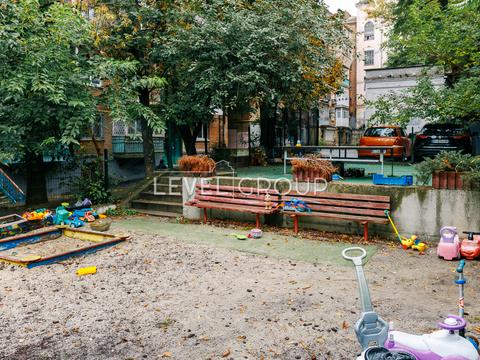 комерційна за адресою Дмитрівська вул., 82