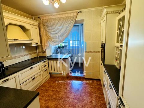 квартира за адресою Ахматової Анни, 15