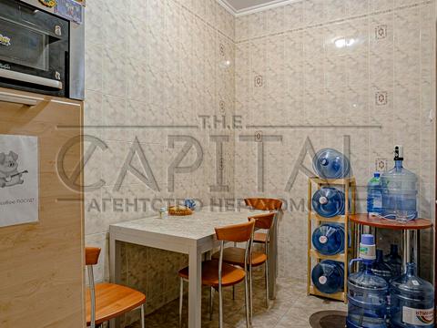комерційна за адресою Євгена Коновальця вул. (Щорса), 32-Б