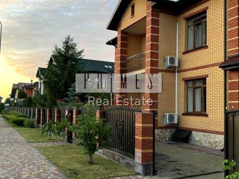 будинок за адресою Василя Сухомлинського вул.