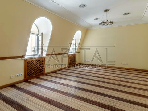 комерційна за адресою Саксаганського вул., 67