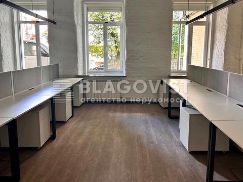 комерційна за адресою Богдана Ступки вул. (Станіславського), 3